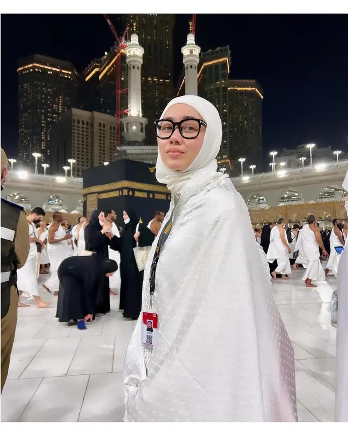 6 Potret Selfi Nafilah Mantan Istri Iwa K MantapBerhijab, Ungkap Proses Hijrah