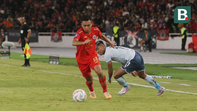 Foto: Aksi Mencuri Bola Ala Rayhan Hanan yang Berujung Gol untuk Persija