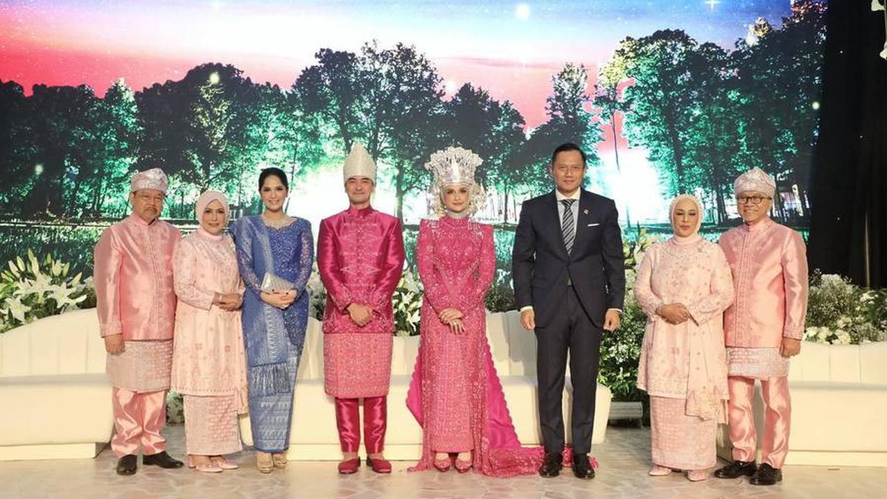 Cantik Memesona, 8 Potret Annisa Pohan di Resepsi Zumi Zola & Putri Zulhas - Foto Bareng Puan Maharani