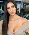 Setelah kejadian perampokan yang menimpa dirinya beberapa pekan lalu, Kim Kardashian langsung pulang ke rumahnya. Sekarang Kim sudah siap kembali untuk kembali ke Paris guna memberikan keterangan di pengadilan. (doc.mirror)