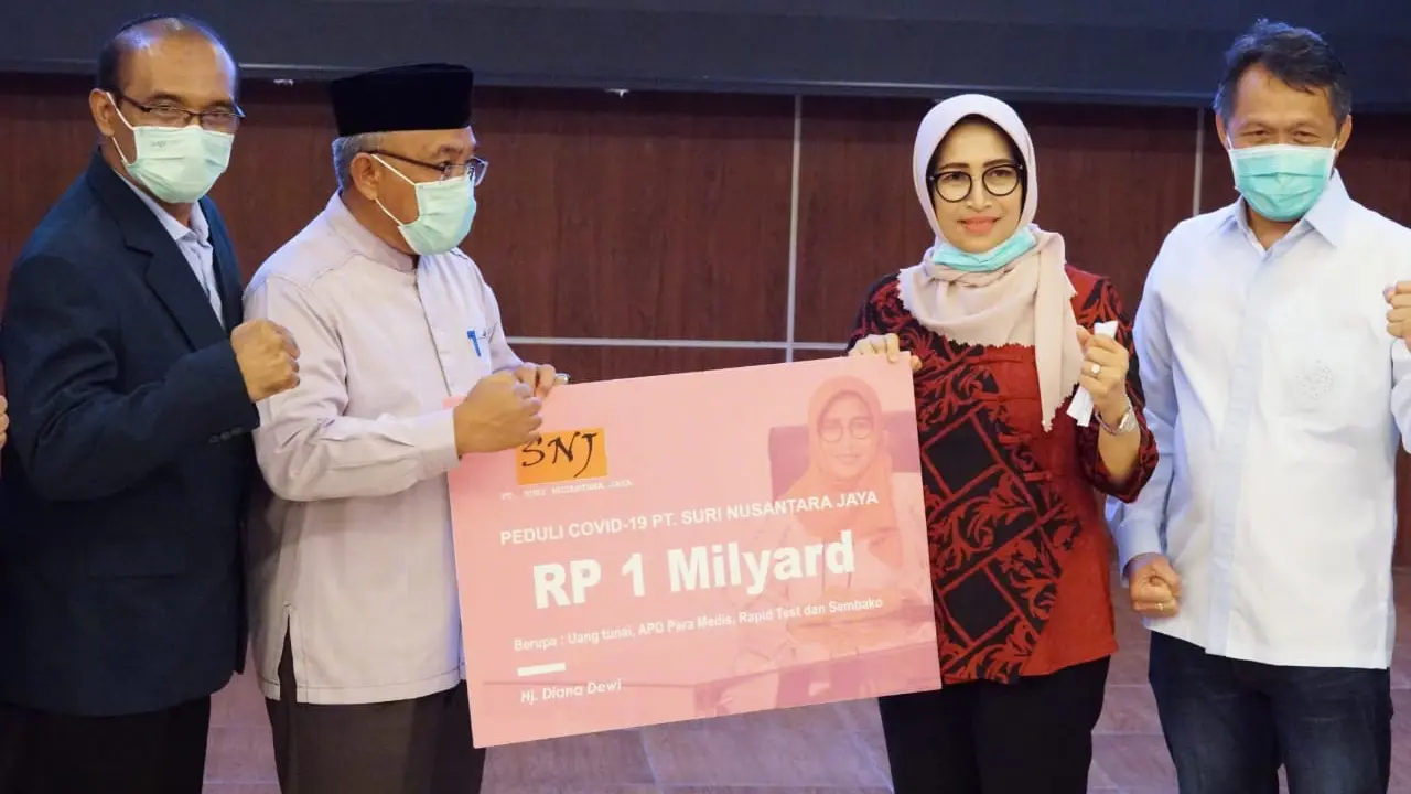 Pengusaha Diana Dewi memberi bantuan untuk penanganan Covid-19 ke Pemerintah Kota Depok. (Istimewa)