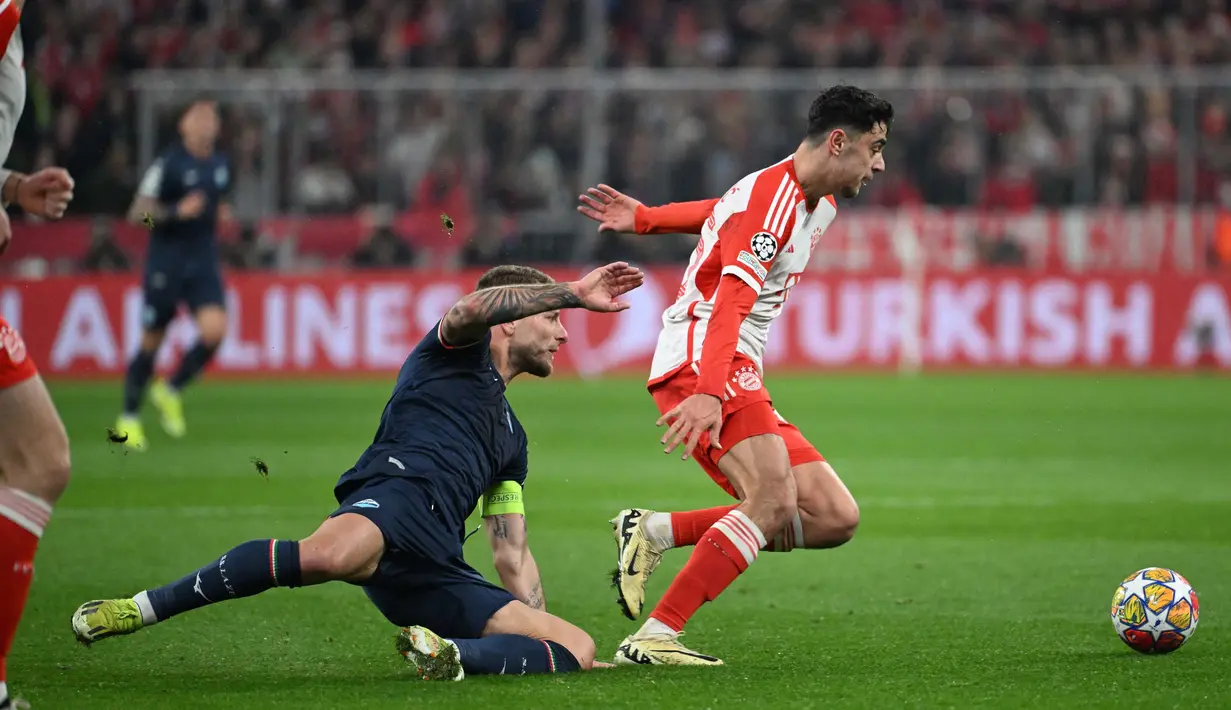 Tertinggal agregat 0-1 di leg pertama, Bayern Munchen berinisiatif menyerang sejak laga dimulai. (Kirill KUDRYAVTSEV/AFP)
