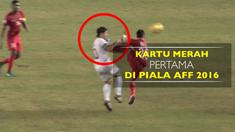 Video kartu merah pertama di Piala AFF 2016 saat pemain Singapura, Hafiz Abu Sujad, tendang wajah pemain Filipina, Phil Younghusband.