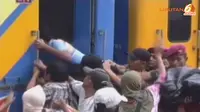 [VIDEO] Dilarang Jualan di Kereta, Pedagang Ribut dengan Marinir