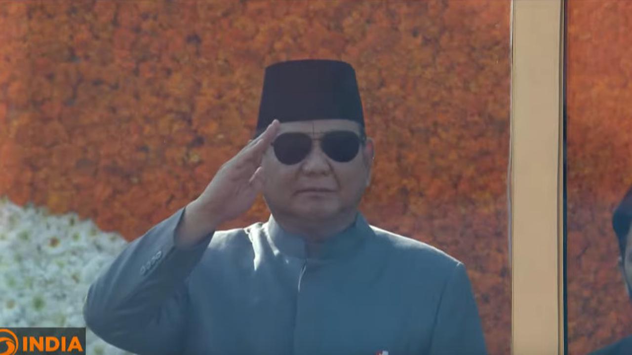 Prabowo Langsung Berdiri Beri Hormat, Kekompakan Prajurit TNI & Akmil Unjuk Gigi di Parade Militer HUT India Sampai Dipuji Komentator