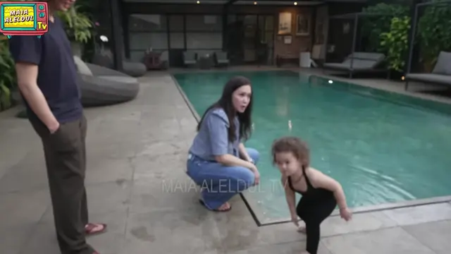 Potret Kolam Renang Rumah Maia Estianty (Foto: YouTube MAIA ALELDUL TV)