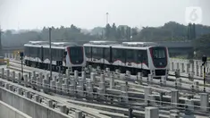 Kereta Melayang (Kalayang) atau Automatic People Mover System parkir di Depo Kalayang Bandara Internasional Soekarno Hatta, Tangerang, Banten, Rabu (19/8/2020). Hingga saat ini, PT Angkasa Pura II masih menghentikan layanan Kalayang untuk mengantisipasi penyebaran COVID-19. (merdeka.com/Dwi Narwoko)