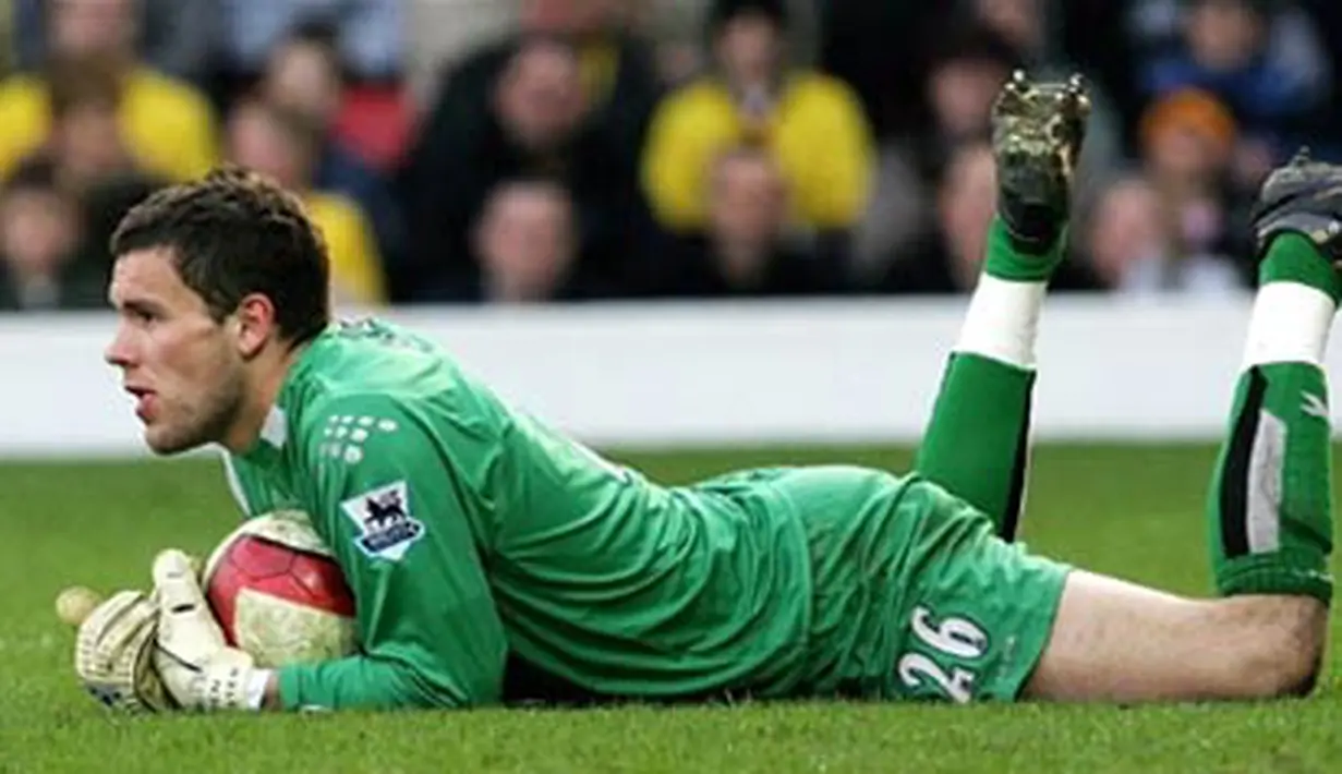 Watford's goalkeeper, Ben Foster is seen during their Premiership match against Chelsea at home to Watford, 31 March 2007. The match ended with a 1-0 win to Chelsea after a late goal from Kalou. AFP PHOTO/CARL DE SOUZA. 