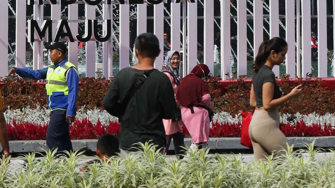 FOTO: Meski CFD Ditiadakan untuk KTT ASEAN , Warga Tetap Asyik Olahraga di Kawasan Sudirman-Thamrin
