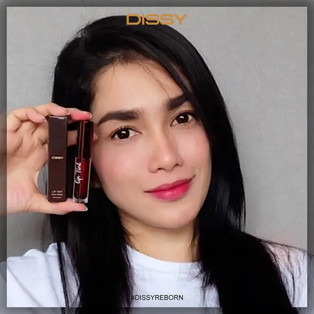Seleb Wanita Ini Punya Brand Kosmetik Sendiri