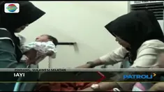 Bagian pusar sang bayi mengeluarkan darah saat ditemukan.