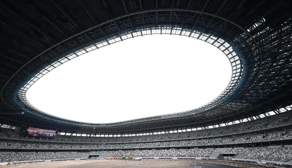 Pandangan umum Stadion Nasional Tokyo, yang akan menjadi pusat penyelenggaraan Olimpiade 2020, saat dipertunjukkan kepada media di Tokyo, Rabu (3/7/2019). Stadion bernilai 1,25 miliar dolar AS itu sudah rampung 90 persen dan akan dibuka untuk pertama kalinya pada Desember 2019. (Behrouz MEHRI/AFP)