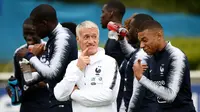 Kylian Mbappe Rela Mati di Lapangan demi Didier Deschamps