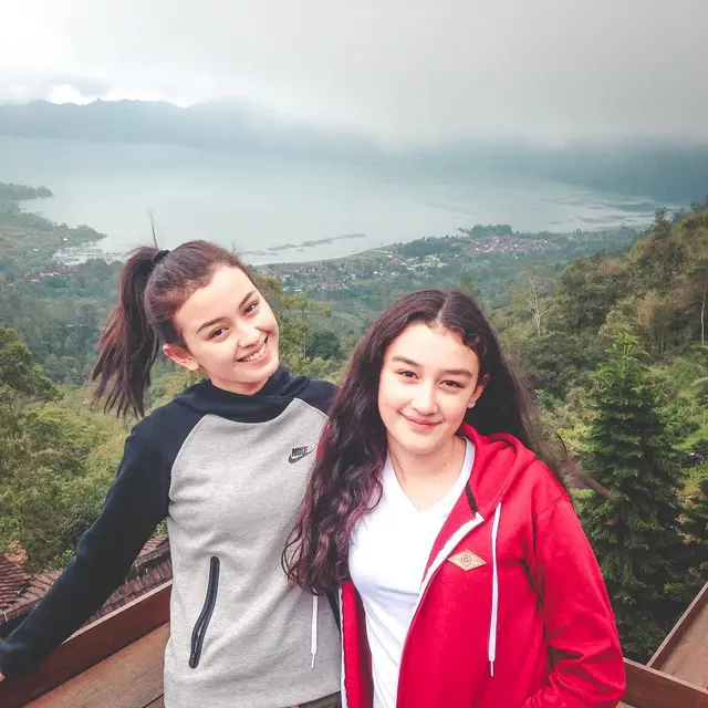 Bak Anak Kembar, Ini 6 Potret Kebersamaan Kimberly dan Natasha Ryder