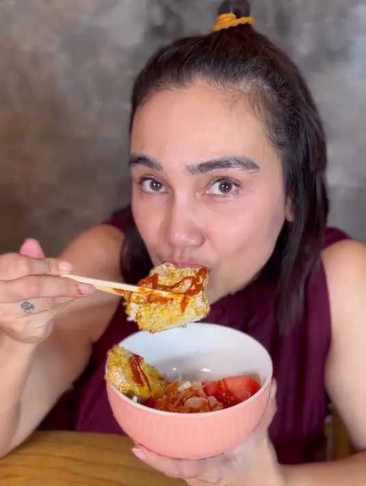 <p>Feby Febiola juga ingin baju yang ia miliki enak saat dipakai. Menurutnya jika berbadan gemuk makan akan mahal lantaran baju akan susah dicari. [Foto: instagram.com/febyfebiola_]</p>