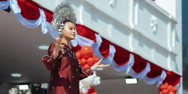 6 Potret Detail Penampilan Rossa di HUT ke-80 RI, Anggun dalam Balutan Adat Minang