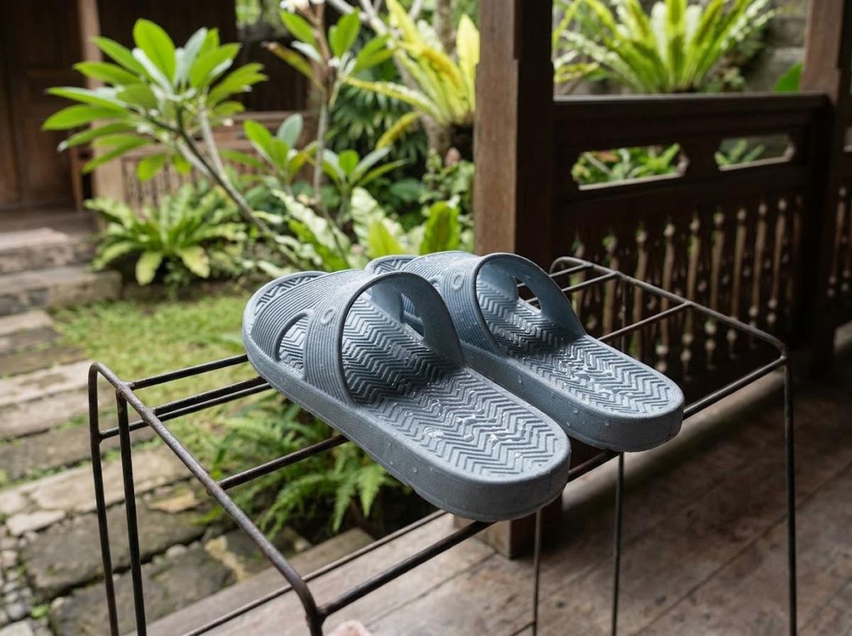 cara mencuci sandal karet agar tidak licin dan tetap awet