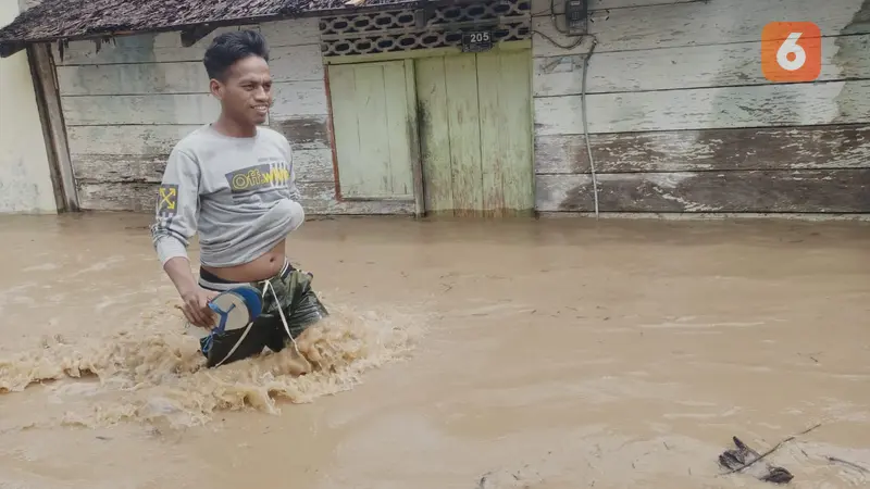 Banjir bandang yang menerjang sejumlah wilayah di Kabupaten Pohuwato (Arfandi Ibrahim/Liputan6.com)