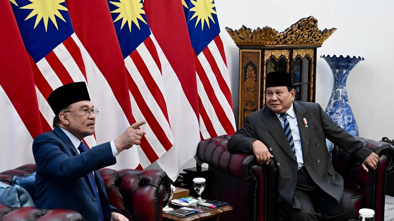 Presiden Prabowo Subianto mengaku senang dapat menyambut kunjungan resmi Perdana Menteri (PM) Malaysia, Anwar Ibrahim di Istana Merdeka Jakarta, Jumat (27/6/2025).