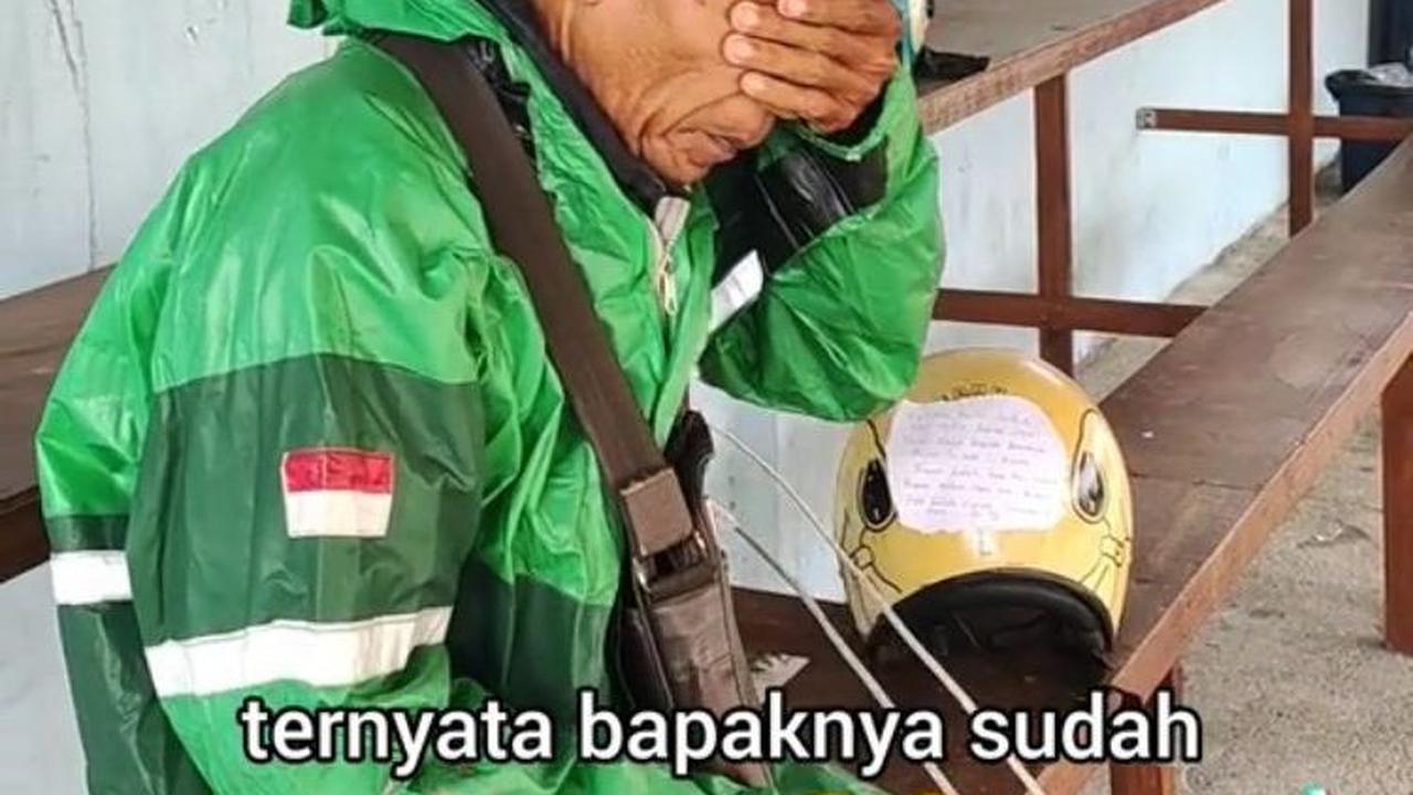 Rupanya, driver ini memang sudah tak lagi muda. Usianya sudah menginjak 60 tahun, namun tetap harus bekerja untuk keluarganya. Karena itu juga, anaknya juga merasa cemas pada bapaknya.
