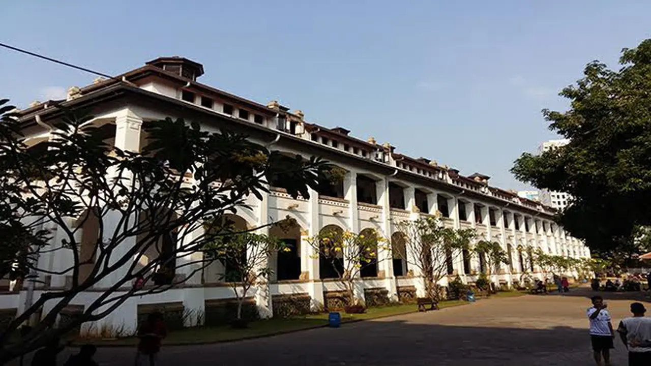 Sisi Keindahan Lawang Sewu yang Menyeramkan Itu