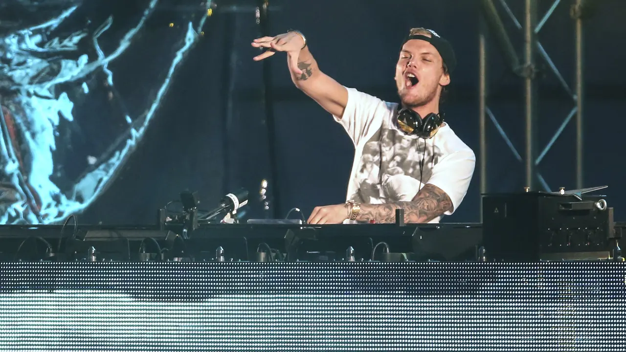[Bintang] Sebelum Meninggal, Avicii Sedang Garap Musik Terbaiknya