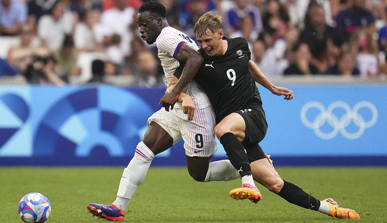 Tiga gol Prancis dicetak oleh Jean Phillipe Mateta, Desire Doue dan Arnaud Kalimuendo. (AP Photo/Daniel Cole)