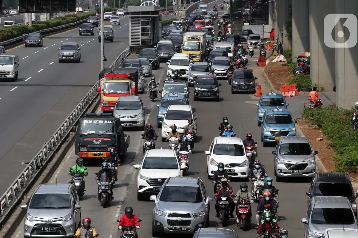 FOTO: Minggu Kedua PPKM Level 4, Mobilitas Warga Jakarta Naik 26 Persen