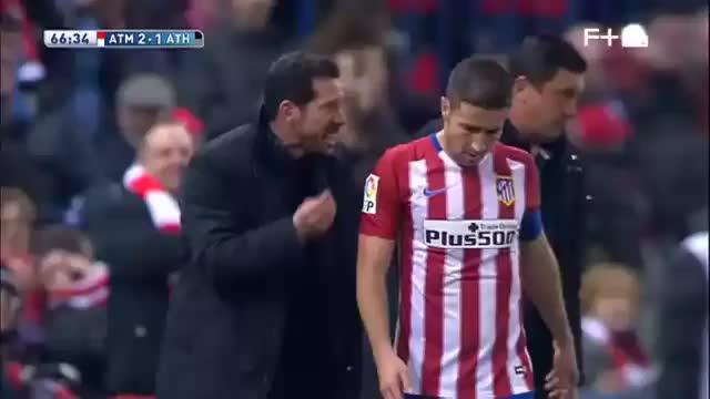 Antoine Griezmann gelandang serang Atletico Madrid mencetak gol kemenangan pada menit ke-67 melalui tendangan pisang yang menakjubkan di Vicente Calderon melawan Athletic Bilbao.