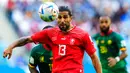 Pemain Swiss Ricardo Rodriguez saat melawan Kamerun pada pertandingan sepak bola Grup G Piala Dunia 2022 di Stadion Al Janoub, Al Wakrah, Qatar, Kamis (24/11/2022). Swiss mengalahkan Kamerun dengan skor 1-0. (AP Photo/Petr Josek)