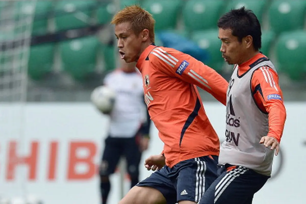yuto-nagatomo-keisuke-honda-130709c.jpg