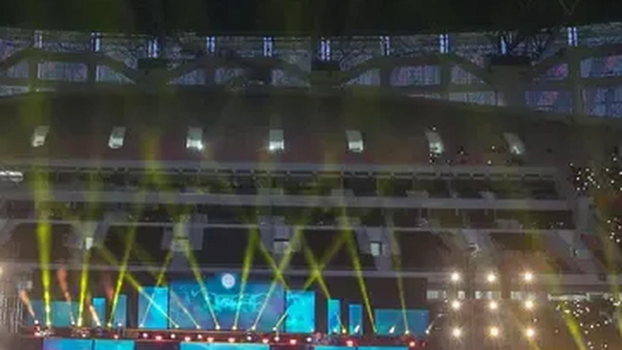 Stadion dengan kapasitas 82 ribu penonton tersebut memiliki fasilitas mewah dan telah mendapatkan pengakuan pada level platinum. Menjadi stadion dengan level platinum, dikarenakan JIS menerapkan standar green building.