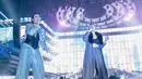 Raisa dan Isyana Sarasvati juga terlihat kompak kenakan denim on denim dengan styling yang sesuai dengan karakter. [@raisa6690]