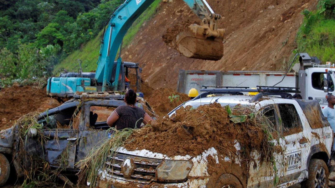 Korban akibat tanah longsor yang melanda wilayah barat laut Kolombia bertambah menjadi 33 orang yang tewas dan puluhan orang lainnya terluka.<br>