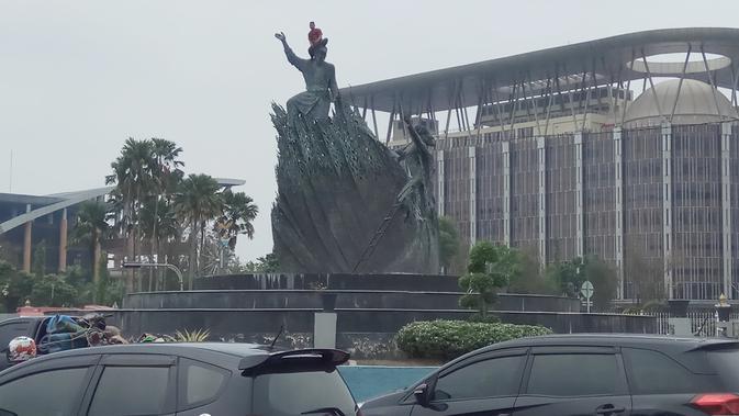 Atraksi Mendebarkan Pria Diduga Gangguan Jiwa Di Tugu Zapin Pekanbaru Regional Liputan6 Com