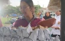 VIDEO: Putri Sultan Ini Joget-Joget Kegirangan Bisa Jajan Pinggir Jalan