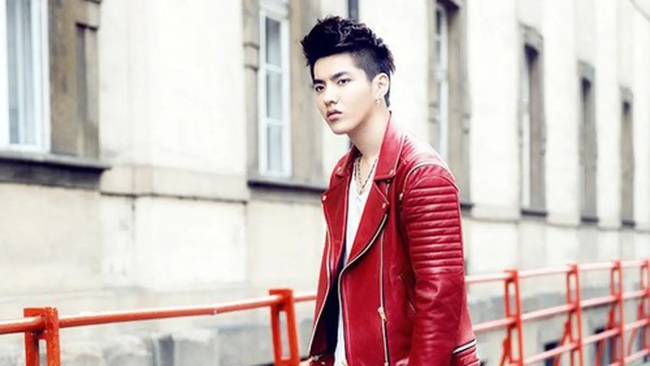 Demi Penggemar, Kris EXO Lacak Akun Media Sosial