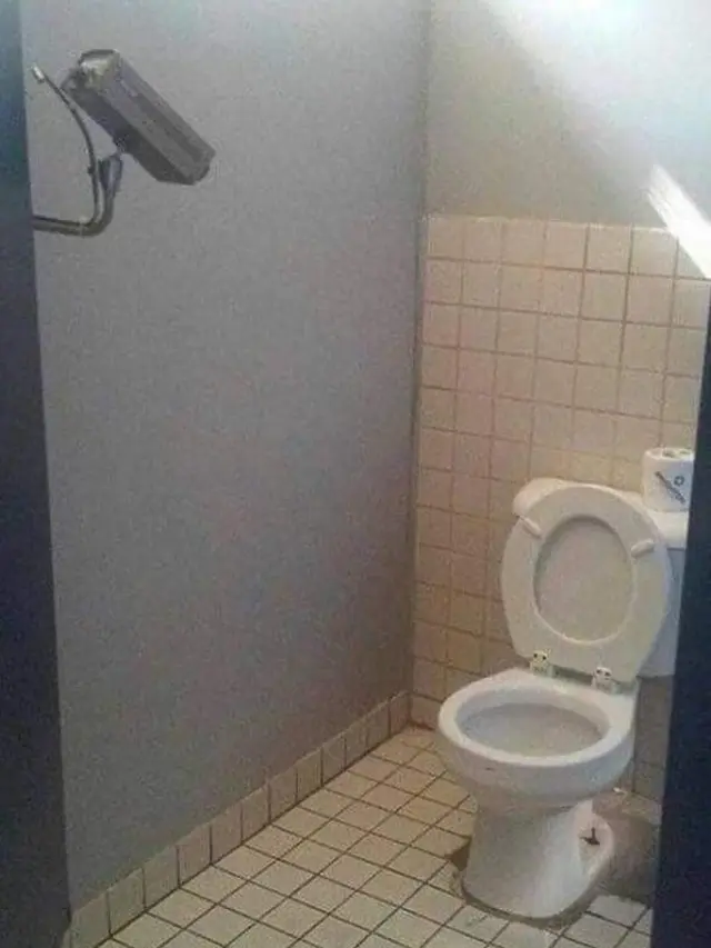 Orang Indonesia Itu Kelewat Kreatif, 6 Foto Toilet Ini Buktinya