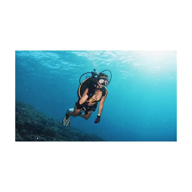 Nia Ramadhani menyelam di Labuan Bajo (Instagram/ramadhaniabakrie)