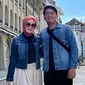 Atalia Praratya (kiri), istri Gubernur Jawa Barat Ridwan Kamil sekaligus ibunda almarhum Emmeril Kahn Mumtadz atau Eril membagikan foto terakhir bersama sang putra di akun Instagram pribadinya, Senin (6/6/2022). Ini adalah foto pada pagi hari sebelum insiden hilangnya Eril di Sungai Aare, Bern, Swiss. (Instagram/ataliapr)