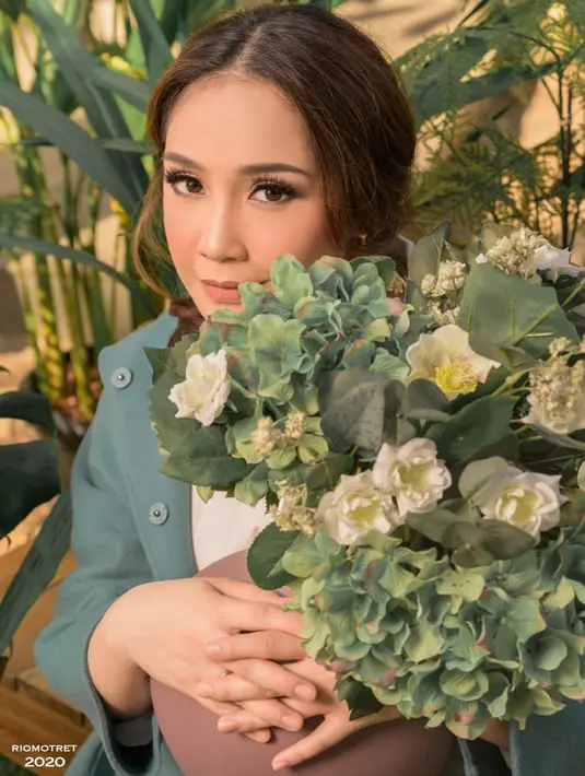 Ditambah lagi, sang mama memiliki production house dan teman-teman Nagita juga mendorongnya untuk mencoba terjun di dunia akting. Tak sedikit dari mereka yang memintanya bermain sinetron. (Instagram/raffinagita1717)