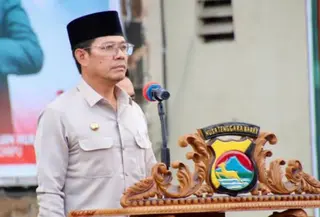 Bupati Dompu Bambang Firdaus