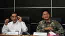 Kepala BNPT Komjen Suhardi Alius didampingi Ketua Komnas HAM, Imdadun Rahmat memberi keterangan usai melakukan pertemuan di kantor Komnas HAM, Jakarta, Rabu (3/8). Pertemuan tersebut membahas penanggulangan terorisme dan HAM. (Liputan6.com/Johan Tallo)