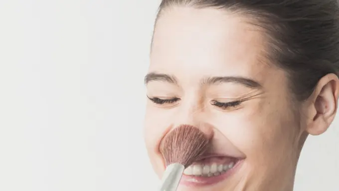 Makeup yang Pas Buat Kondangan Ke Nikahan Mantan, Cie...