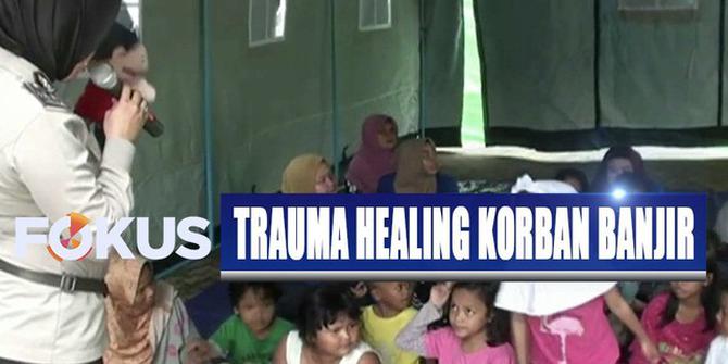 Polwan Beri Trauma Healing Bagi Anak-Anak Korban Banjir di Jaktim