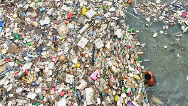 Tak hanya di Indonesia, penumpukan sampah plastik juga terjadi di beberapa negara di dunia.
