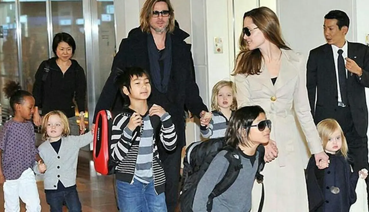 Dalam kondisi pengaruh alkohol, Pitt juga bertengkar dengan Jolie. Pitt menganggap bahwa pihak Jolie sengaja membesar-besarkan. Beberapa hari lalu, FBI telah membuka penyelidikan kasus itu. (Instagram/brangelinaofficial)