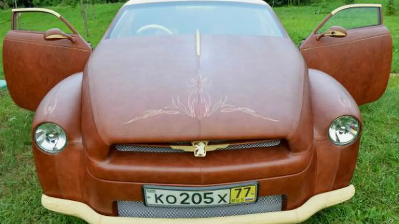 Mobil unik berlapis kulit bison. (damngeeky)