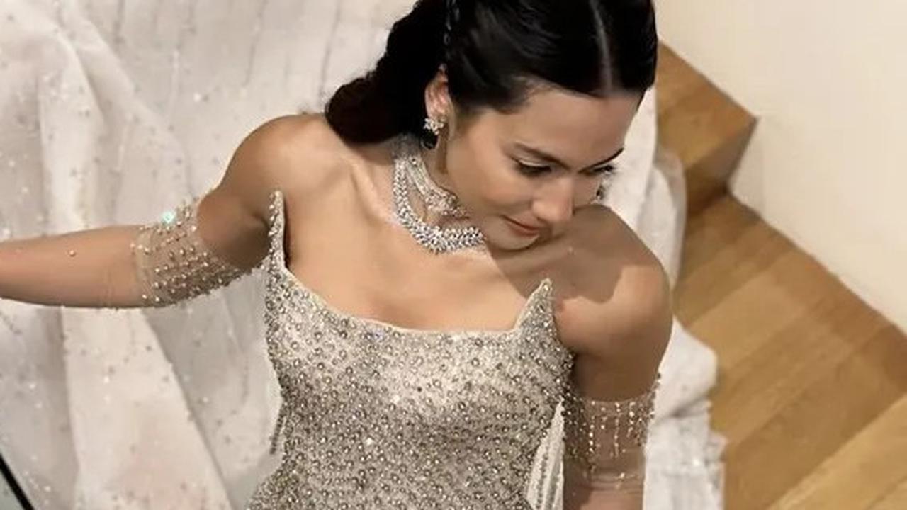 Cantik dan Anggun, 6 Potret Pevita Pearce Pakai Baju India saat Henna Night di Malaysia
