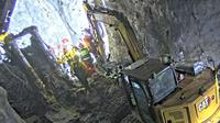 PT Freeport mengerahkan alat berat untuk mengevakuasi jenazah para pekerja yang terjebak di area longsoran material basah di tambang bawah tanah Grasberg Block Cave (ANTARA/HO-PT Freeport Indonesia)